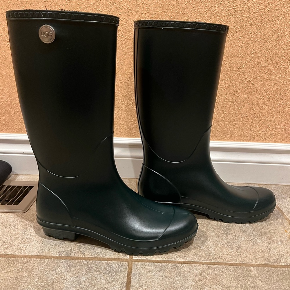 Ugg Shelby matte green rain boots